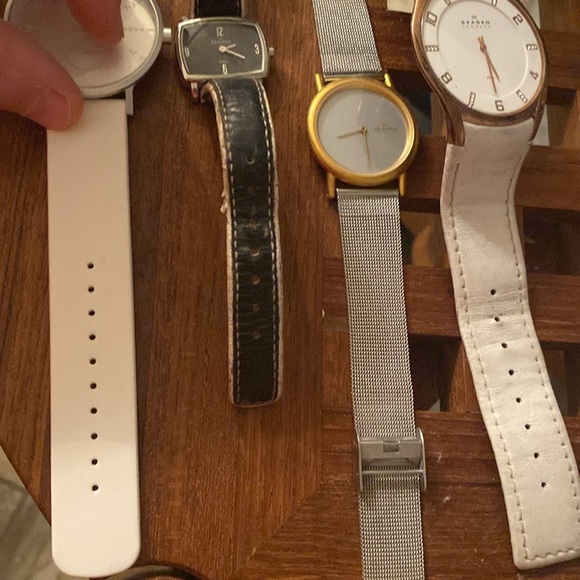 4 Skagen watches - Picture 6 of 7